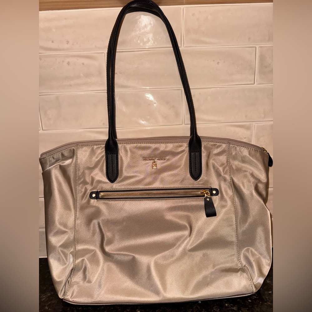 Michael Kors Women's Tote in Gold and Black